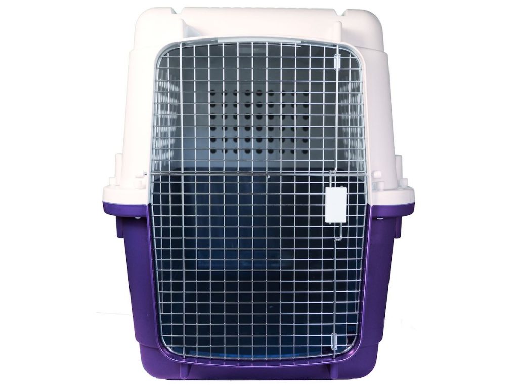 BB-75 IATA LAR certified plastic pet kennel crate. Length: 115 cm. Width: 66.5 cm. Height: 80 cm. Front view.